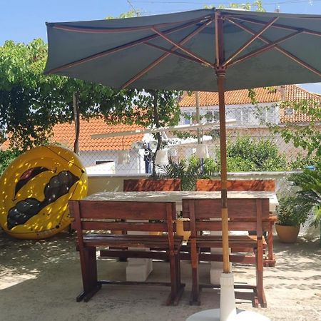 Guesthouse Lidija Sutivan Bagian luar foto