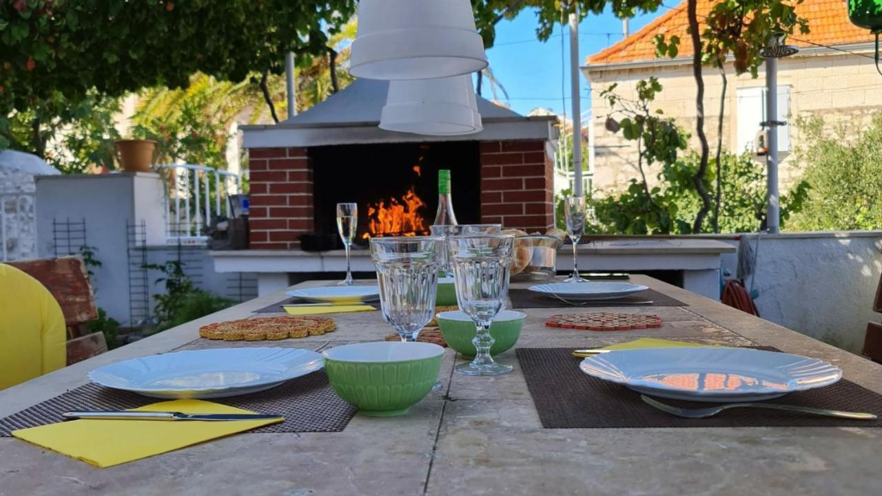 Guesthouse Lidija Sutivan Bagian luar foto