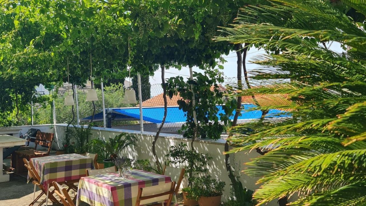 Guesthouse Lidija Sutivan Bagian luar foto