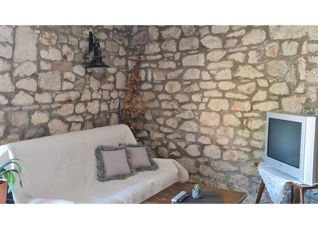 Guesthouse Lidija Sutivan Bagian luar foto