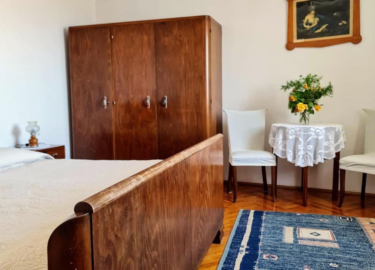 Guesthouse Lidija Sutivan Bagian luar foto