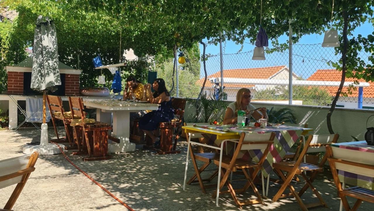 Guesthouse Lidija Sutivan Bagian luar foto